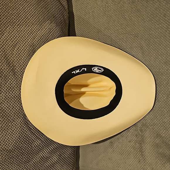 Cream/tan Cowboy Hat - Picture 2 of 4